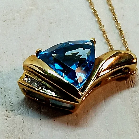 Diamond & Blue Topaz 💙 10KYG pendant & chain. Proceeds to Horse Rescue - Picture 4 of 9